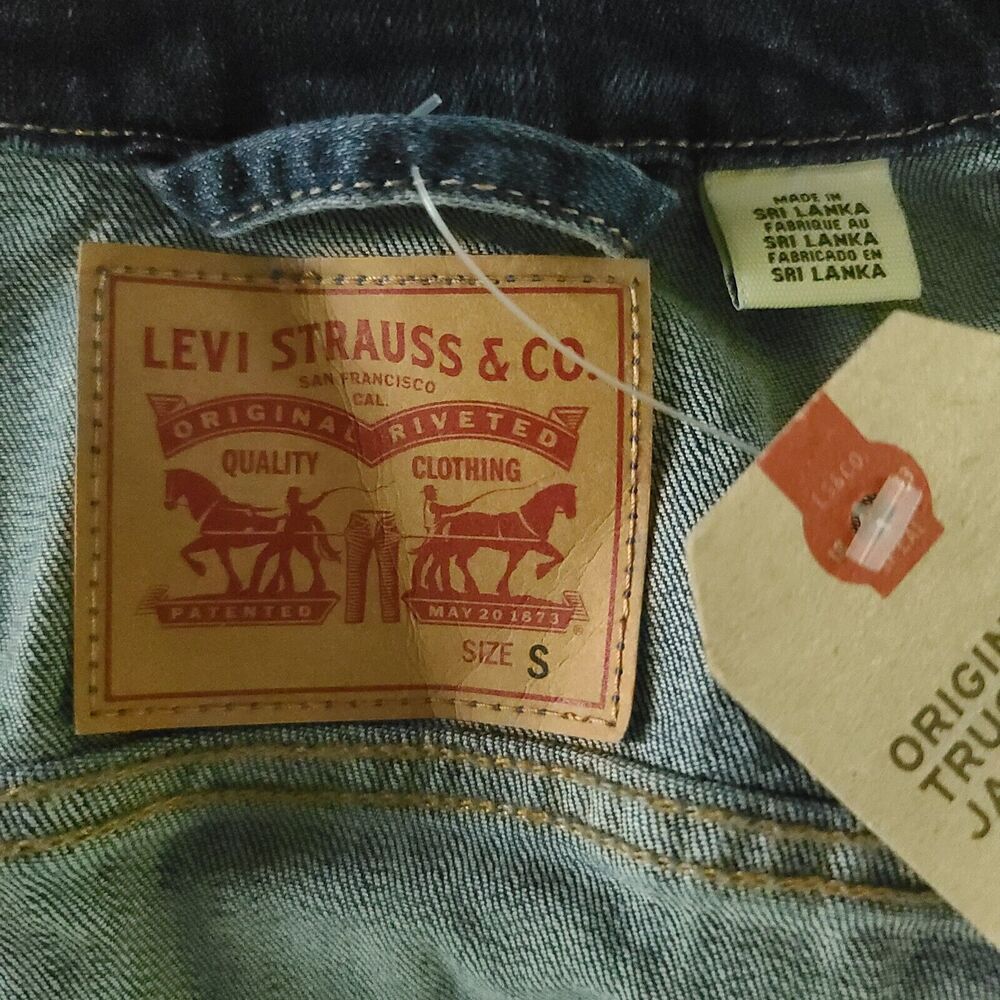 LEVI STRAUSS Women's NWT Original Trucker Crop Denim Jacket Sz S Blank Tab RARE - Picture 15 of 16